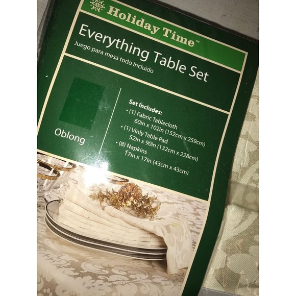 Holiday Time Everything Table Set Comes w/ Tablecloth, Vinyl Table Pad & Napkins - Picture 2 of 8